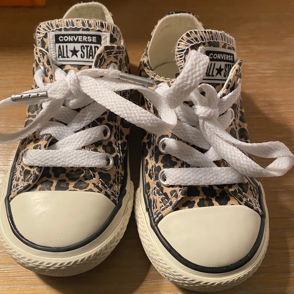 converse shoes leopard